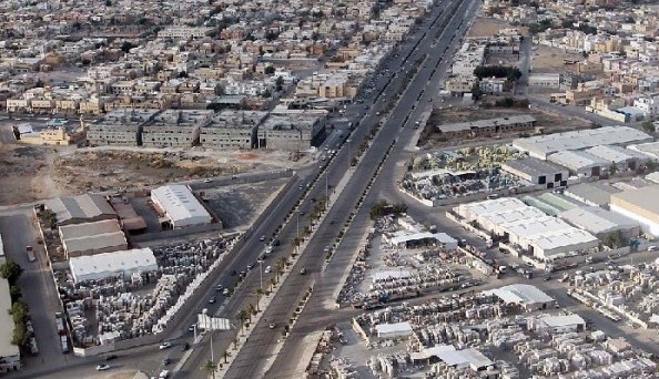 تعرّف على حقيقة دهس سائق شاحنة لمواطنين على طريق الرياض – الدمام !