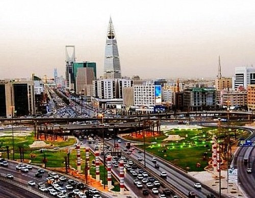 ضبط 14 شخصا في #الرياض بسبب عملهم وقت الصلاة