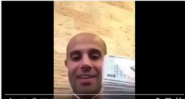 بالفيديو.. رسالة مواطن قطري لـ”تميم” بعد رفض بنوك كوريا صرف الريال