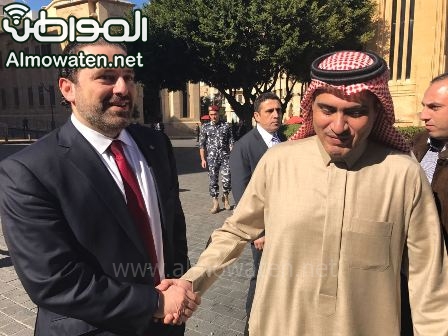 هذا ما حدث بالصور.. تجول السبهان في سوليدير يصادف انتهاء جلسة للنواب