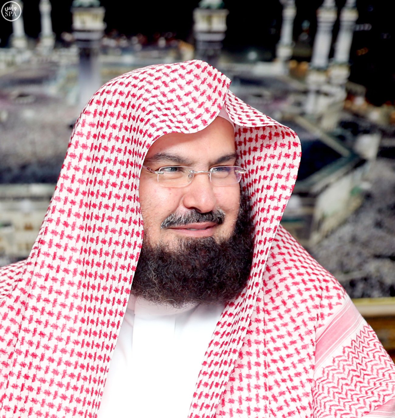 الشيخ السديس يطلع على شاشات العرض الجديدة في القسم النسائي بالمسجد النبوي
