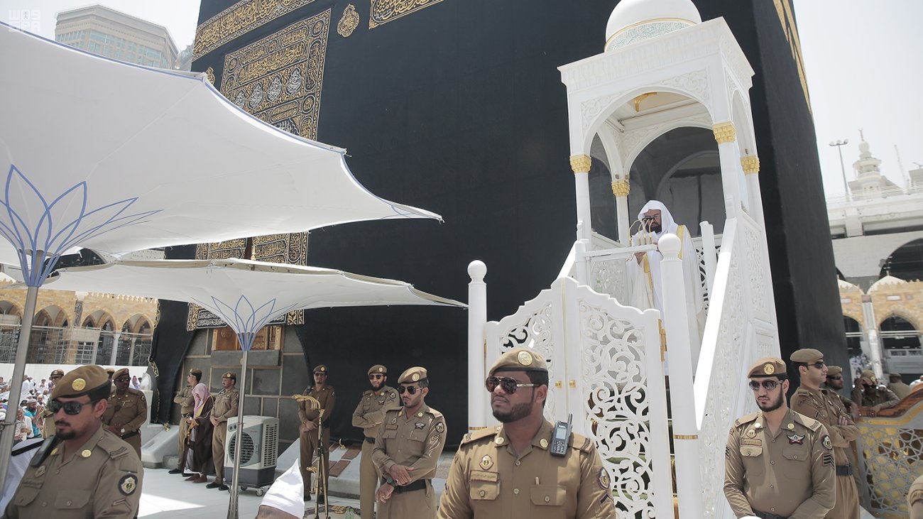 السديس في خطبة المسجد الحرام : على الأمة الإسلامية أن تنخلع من حيز المقال والانفعال إلى التحقق بانفعال