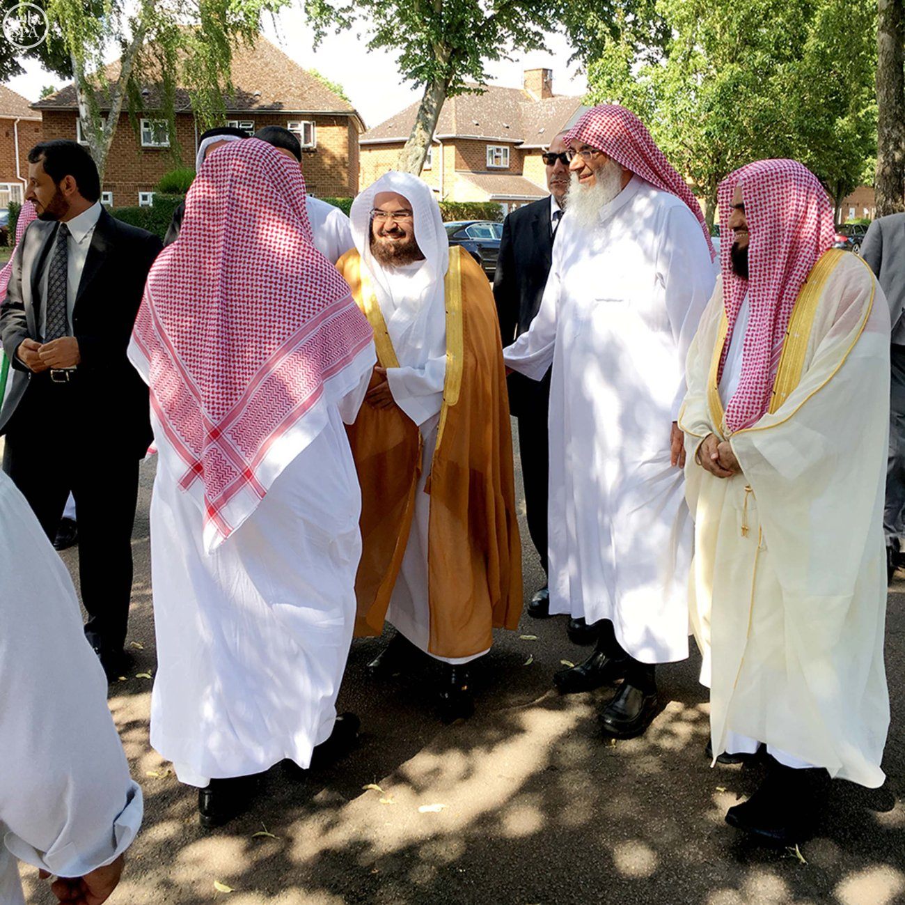 في بريطانيا.. السديس يزور مسجد بن باز ويُشيد بجهود القيادة لحفظ الدين