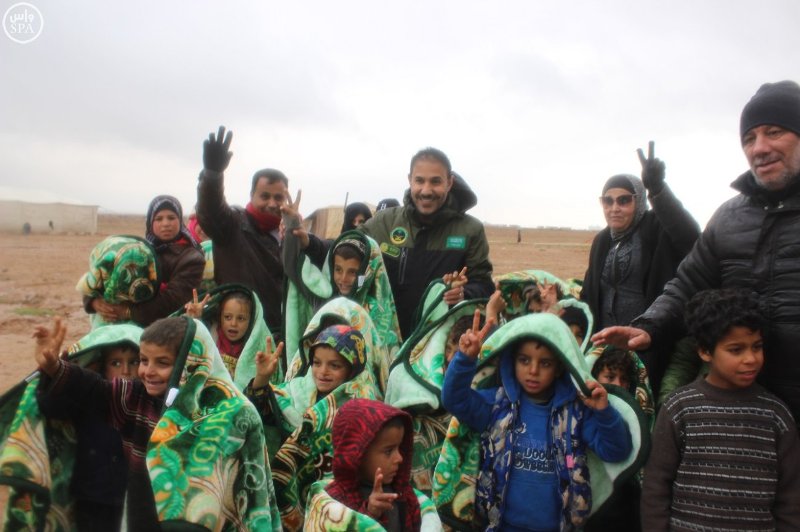 السعودية تواصل دعمها للسوريين بمعونات للاجئين بصحراء #الأردن (1)