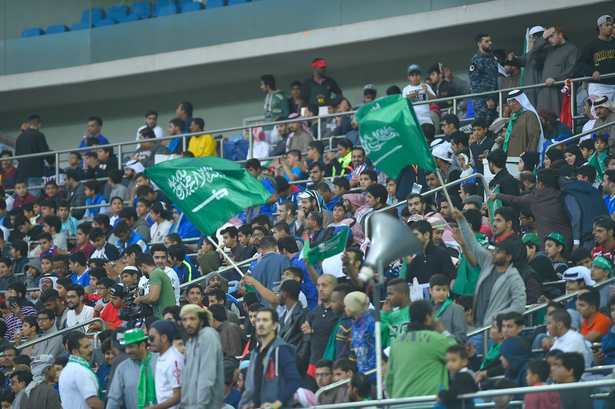 بالصور .. حضور جماهيري كبير في مباراة السعودية والإمارات