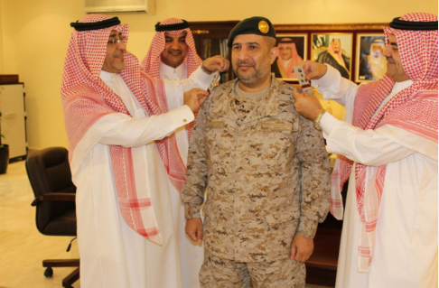 بالصور.. العيفان يقلِّد الملحق العسكري السعودي في الدوحة رتبته الجديدة