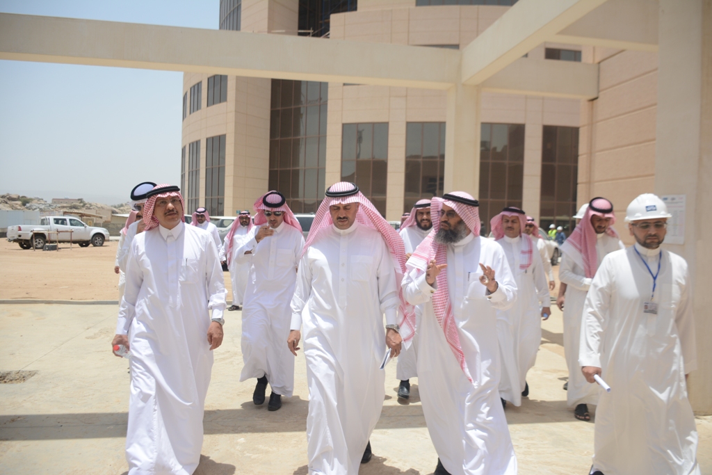مُدير جامعة الملك خالد يوجّه بنقل عدد من الإدارات والكليات
