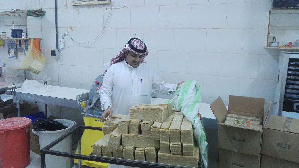 مصادرة 678 كيلو من السمبوسة والحلويات غير صالحة للاستهلاك بمحافظة الداير