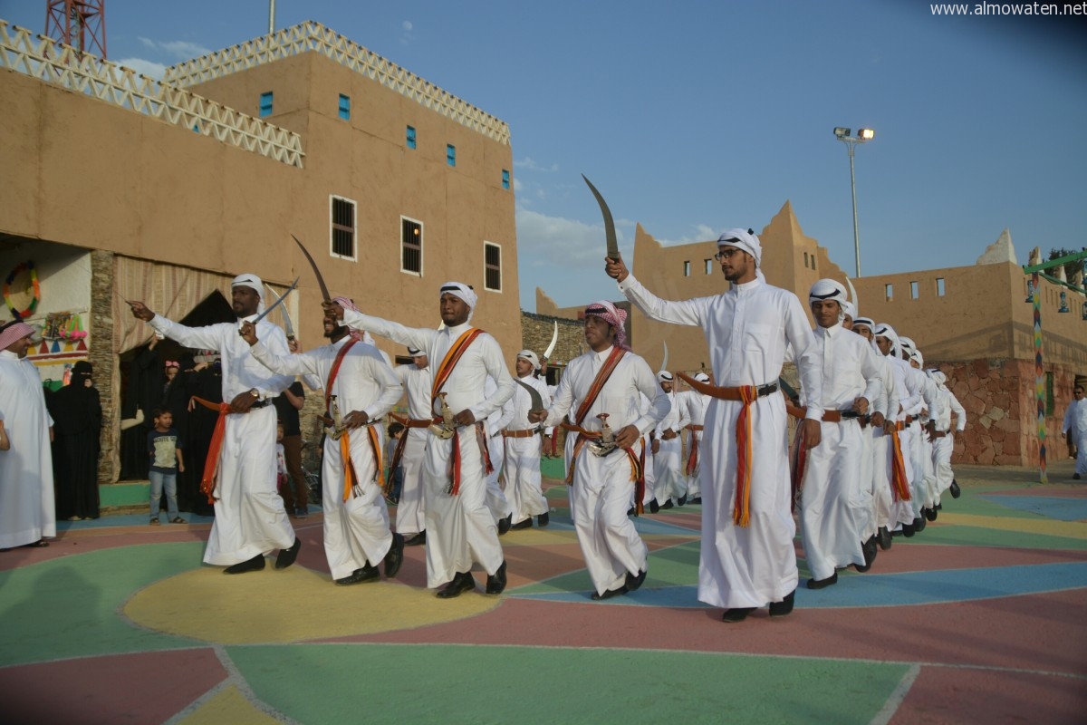 بالصور.. الأكلات الشعبية والفلكلورات تستهوي زوار القرية التراثية بالسودة