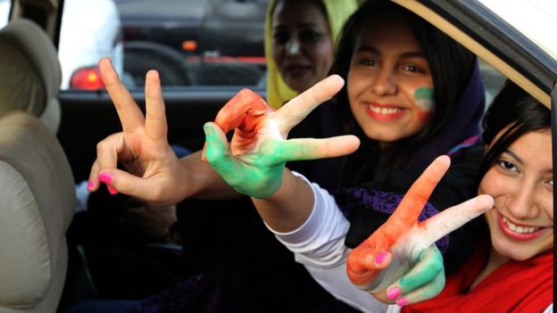 إيران تعتقل 35 سيدة بتهمة حضور مباراة كرة قدم