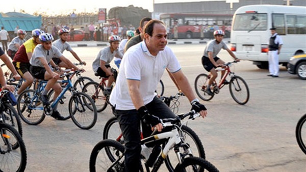سر حب الرئيس المصري ركوب الدراجات!