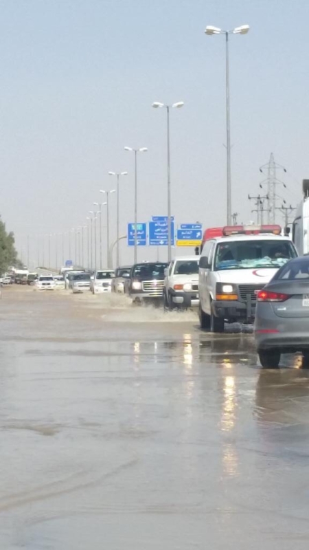 السيول تحاصر الدلم وتحذيرات من الدفاع المدني (11)