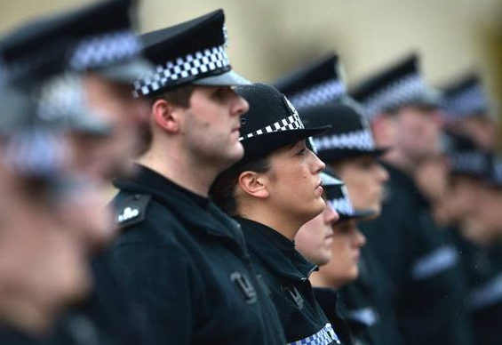 الشرطة الاسكتلندية تفتح باب العمل أمام المحجبات