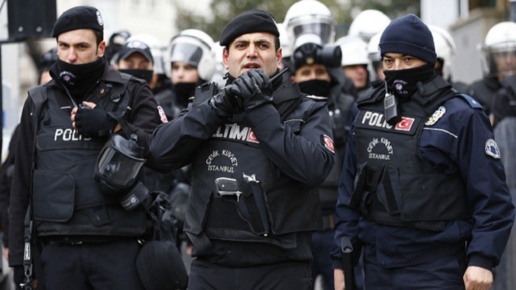 الشرطة التركية تداهم خلايا داعش في أزمير وإسطنبول