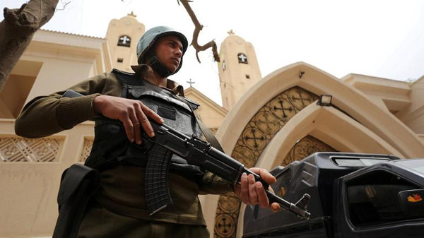 أحداث المنيا بالتفاصيل .. 10 مسلحين بزي عسكري أردوا 23 قتيلاً في مصر وفروا على درجات نارية