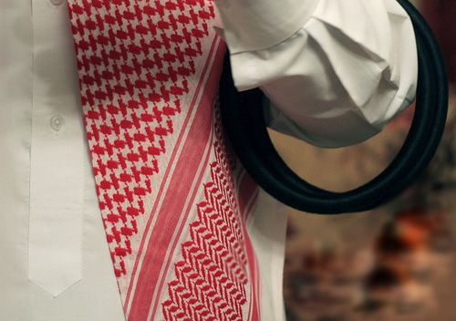 سفارتنا في أستراليا: لا ترتدوا الثوب السعودي في الأماكن العامة