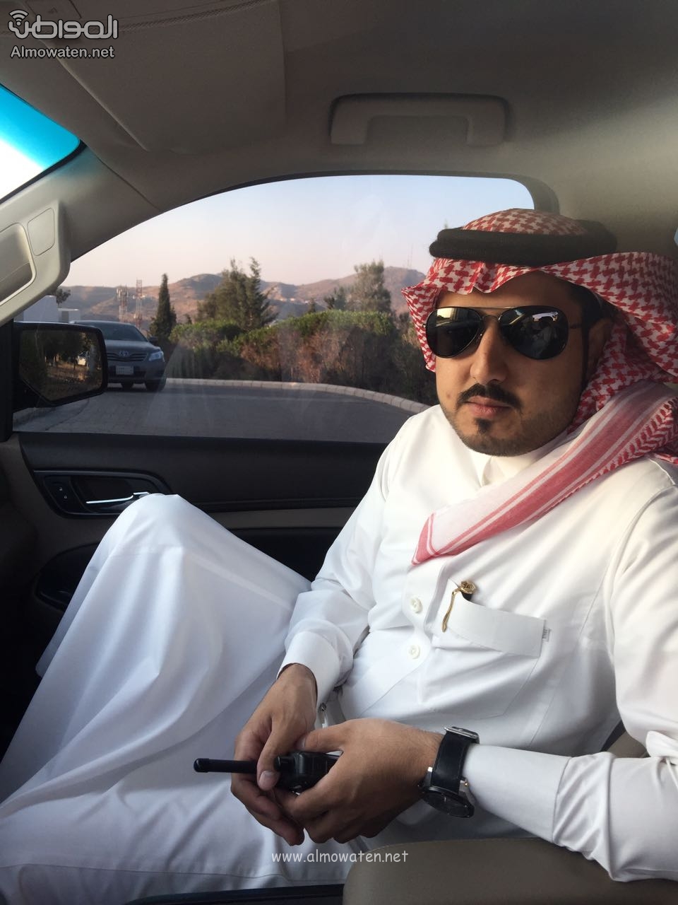 بالصور.. قصة النقيب الشهري مرافق الأمير منصور بن مقرن