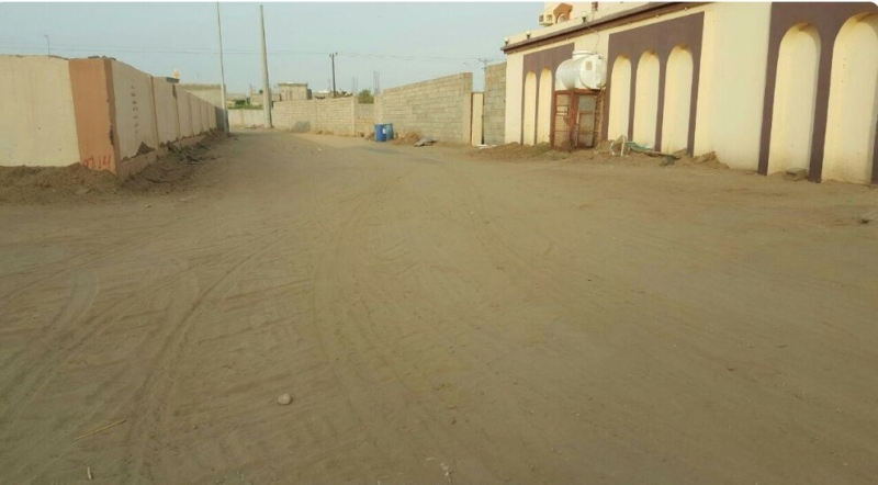الشوارع الرملية والغبار تؤرق سكان غريب جازان ‫(1)‬ ‫‬