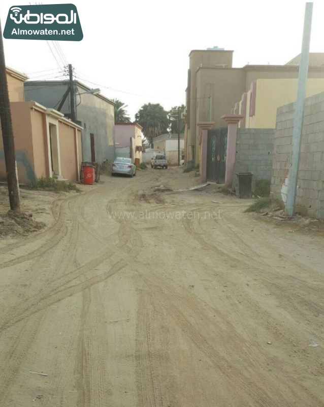 الشوارع الرملية والغبار تؤرق سكان غريب جازان ‫(600574054)‬ ‫‬