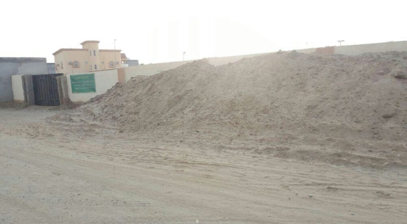 الشوارع الرملية والغبار تؤرق سكان غريب جازان ‫(600574055)‬ ‫‬
