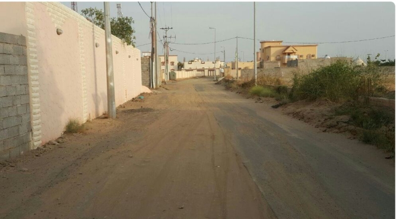 الشوارع الرملية والغبار تؤرق سكان غريب جازان ‫(600574058)‬ ‫‬