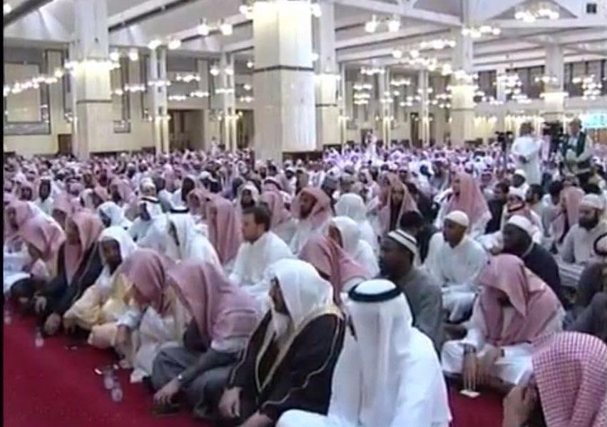 الشيخ الفوزان محاضرة يجوز متابعة حسابات الملحدين بهذا الشرط (7)