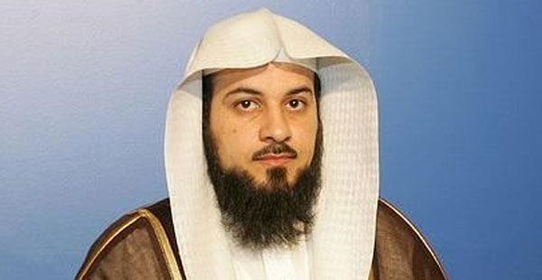 العريفي يؤم المصلين بجامع البواردي في الرياض