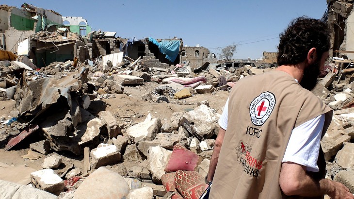 التحالف يجلي 5 موظفين بالصليب الأحمر من اليمن لاعتبارات إنسانية