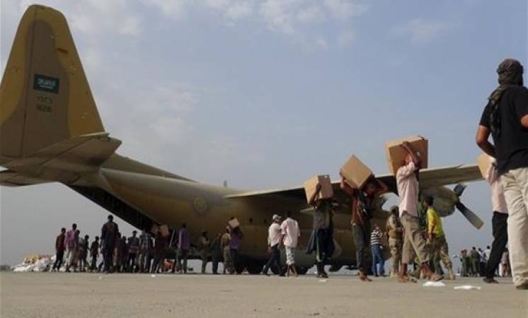 الطائرة الإغاثية السعودية الثامنة تصل إلى مطار عدن