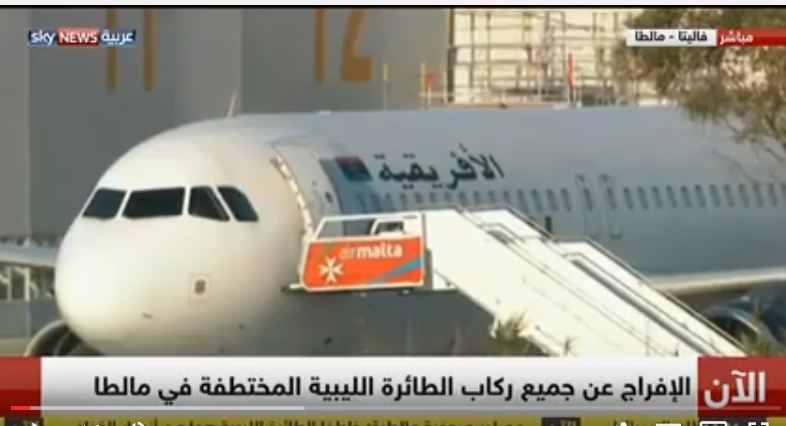 لحظة القبض على خاطفي الطائرة الليبية