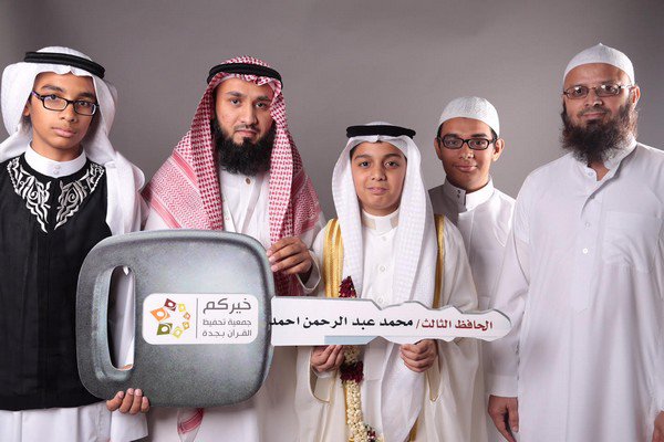 أمريكي يفوز بالمركز الثالث لحفظ القرآن في #جدة