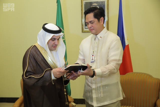 الطريفي يبحث العلاقات الثنائيّة مع نظيره الفلبيني