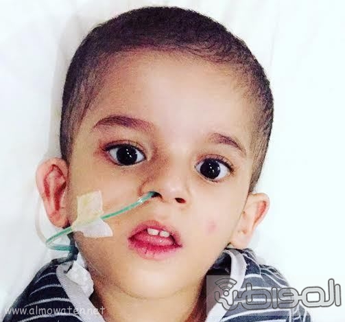 عمر.. طفل يعاني ضموراً بالمخ وصعوبة في التغذية ووالده يطلب علاجه