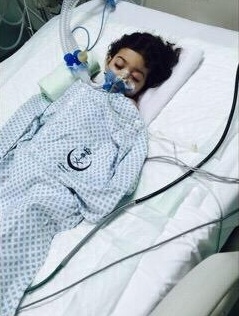 بالصور.. الطفلة “نورة” غرقت وتنتظر الإخلاء منذ 9 أيام
