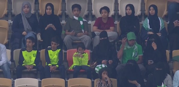 الجمهور السعودي ينتظر حدثًا تاريخيًا في مباراة السوبر الإيطالي