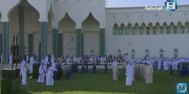 العرضة السعودية خلال استقبال الملك في قطر