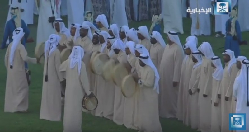 العرضة السعودية خلال استقبال الملك في قطر1