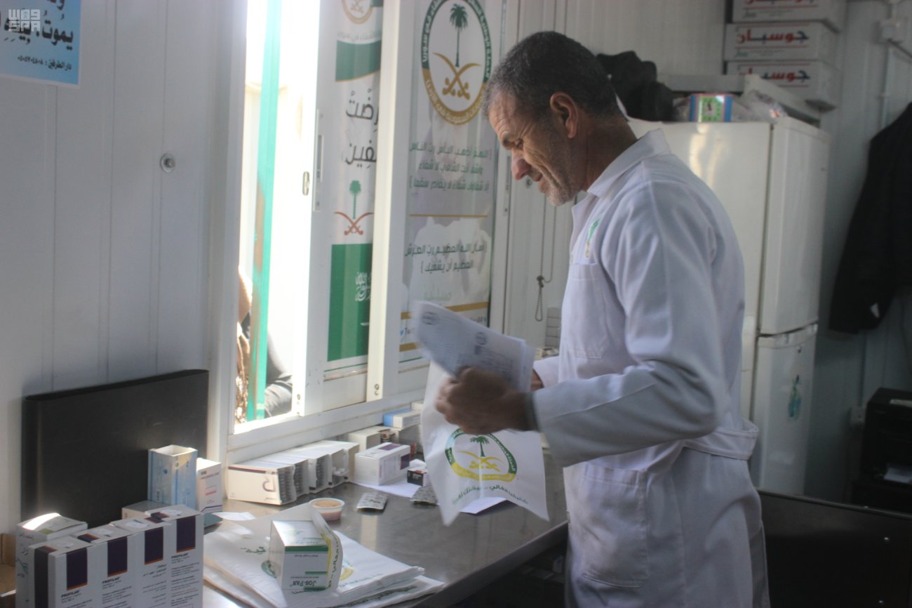 عيادات المملكة تصرف أكثر من 13 ألف وصفة طبية للسوريين