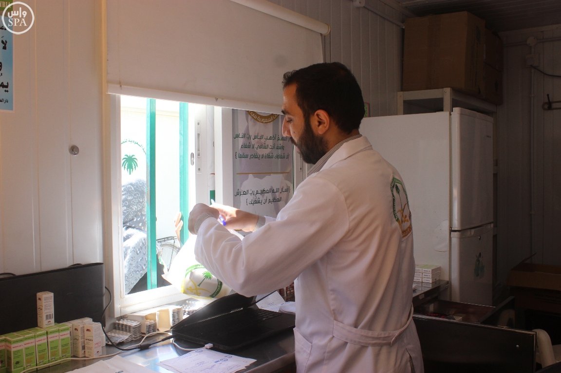 العيادات السعودية تقدم 1627 وصفة طبية للاجئين السوريين (1)