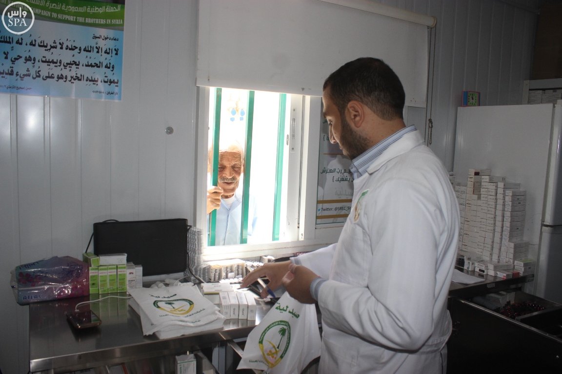 العيادات السعودية تقدم 1627 وصفة طبية للاجئين السوريين (4)