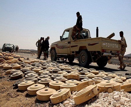 الجيش اليمني ينزع مئات الألغام من الحديدة بعد انسحاب الانقلابيين منها
