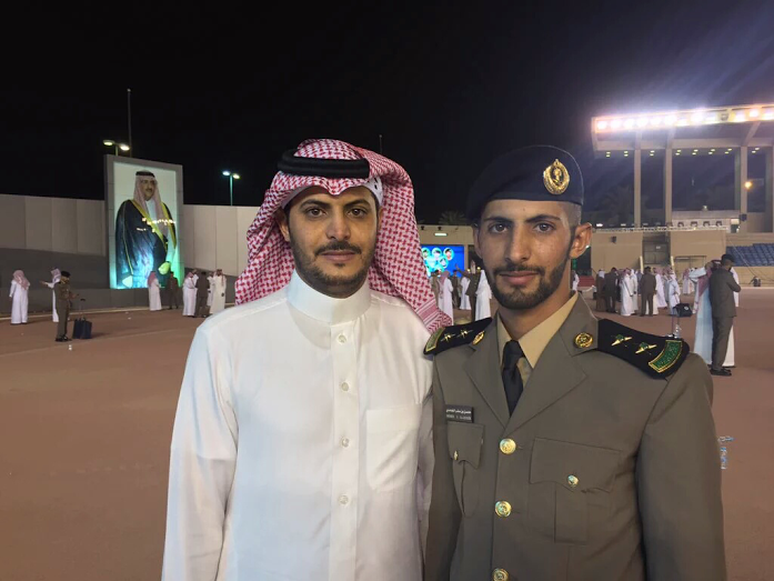 الغامدي يحتفل بتخرجه ملازم اول من كلية فهد الأمنية (2)
