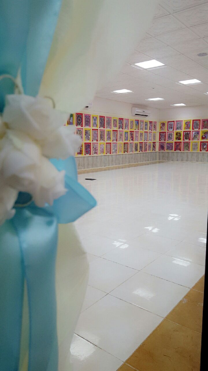 افتتاح معرض الفنون التشكيلية في الباحة.. وأصغر طالبة تقص الشريط