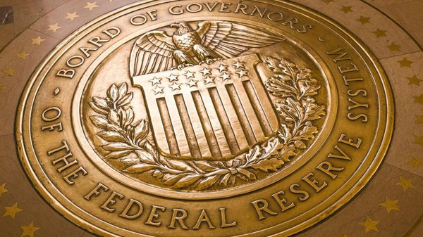 الفيدرالي الأميركي يبقي على معدل الفائدة بین 1% و1.25% دون تغییر