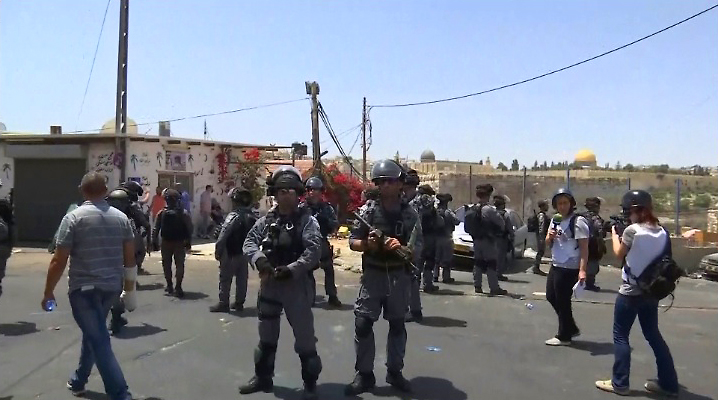 الفلسطينيّون يؤدّون جمعة الانتصار في المسجد الأقصى رغم أنف الاحتلال