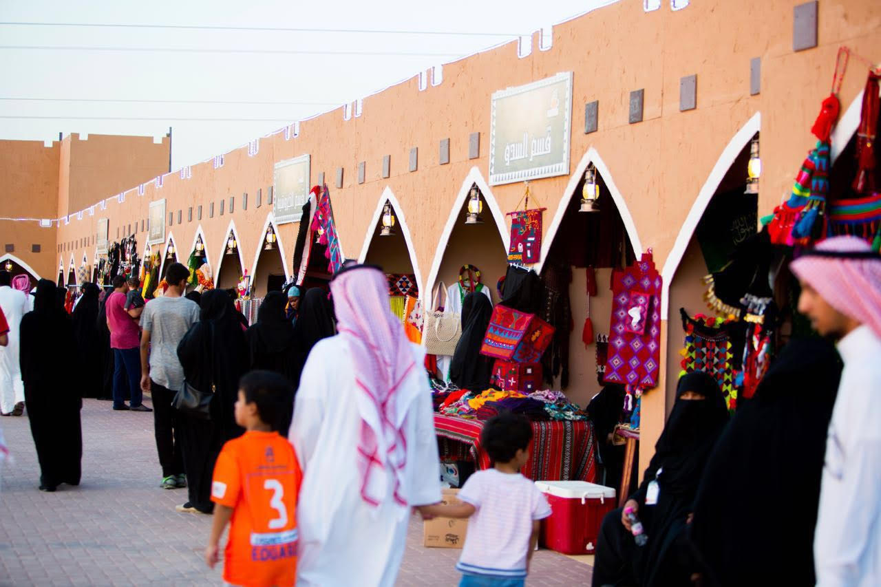 مهرجان الورد والفاكهة.. لوحة ثقافية تختصر تاريخ وحضارة البناء في تبوك