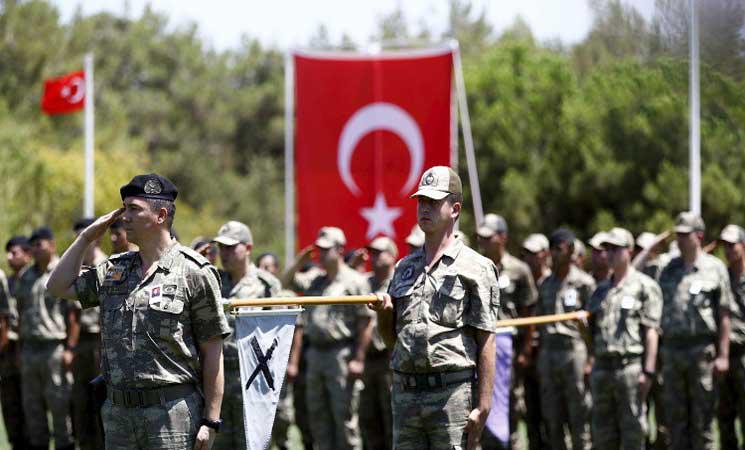 كاتب تركي يفضح تميم ويكشف سبب وجود القوات التركية في قطر