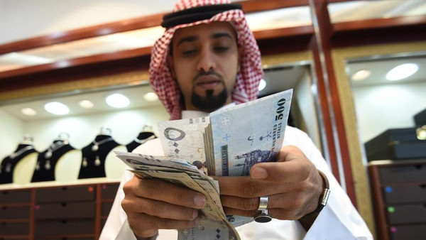 إجابة غير متوقعة .. كيف ستؤثر ضريبة القيمة المضافة في أسعار السلع؟