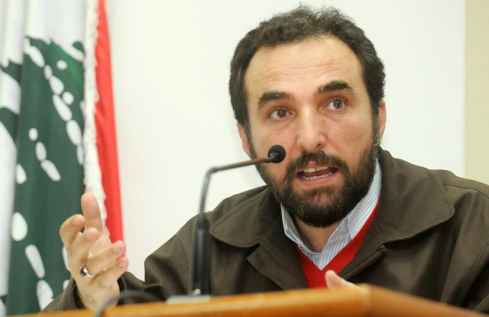 كاتب لبناني: تجاهل هولاند لـ”حزب الله” يهدد النفوذ الإيراني في المنطقة