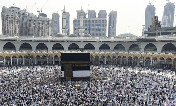 وفد حكومي من جامبيا ورئيس إقليم صومالي.. مسؤولو إفريقيا يفضلون الحج على الأزمات السياسية